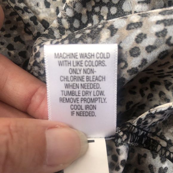 Apt9 Snake Skin Print Blouse Size Large Sleeveless V Neck - Picture 7 of 9